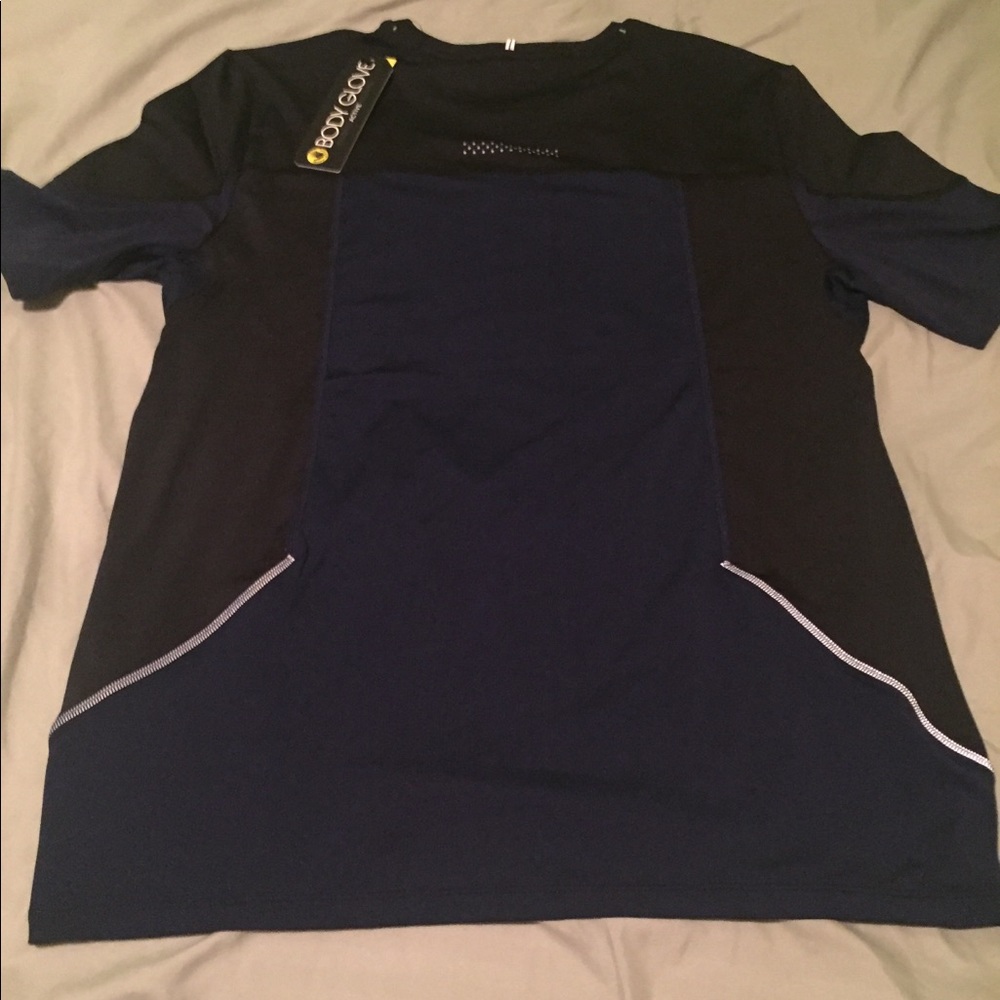 New men’s medium Body glove shirt